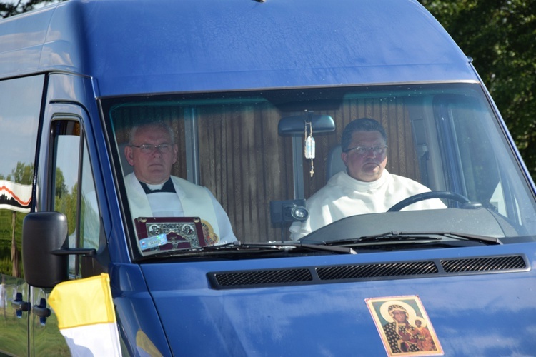 Powitanie ikony MB Częstochowskiej w Kompinie