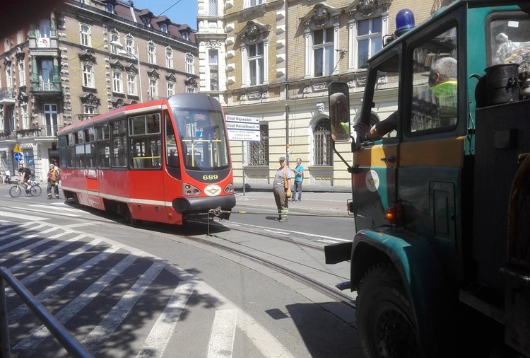 Tramwaj próbował skręcić w Jagiellońską