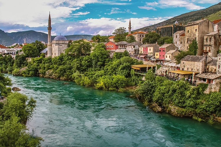 W przeciętym Neretwą Mostarze można zakochać się od pierwszego wejrzenia.