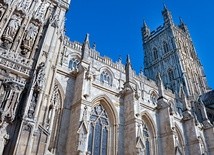 Raport: Zmowa w Kościele anglikańskim, by tuszować czyny biskupa
