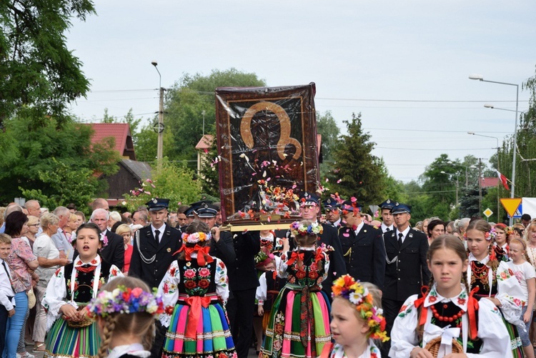 Powitanie ikony MB Częstochowskiej w parafii MB Nieustającej Pomocy w Łowiczu