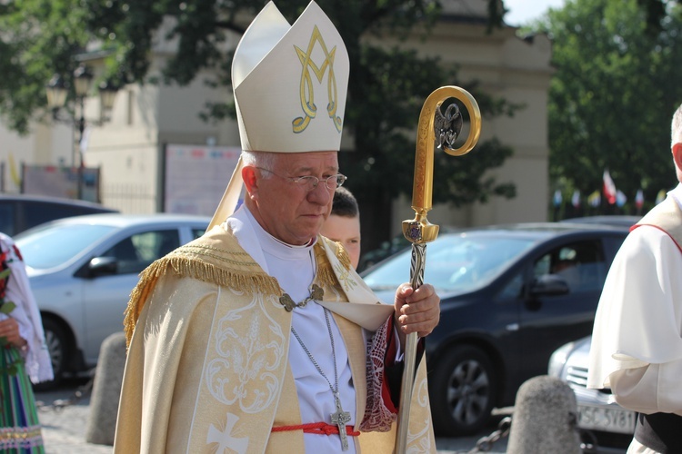 Powitanie ikony MB Częstochowskiej w katedrze łowickiej