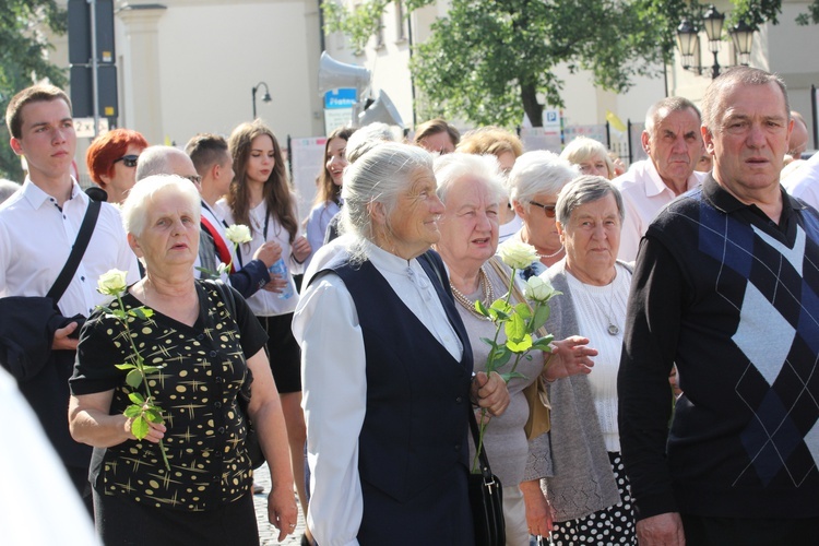 Powitanie ikony MB Częstochowskiej w katedrze łowickiej