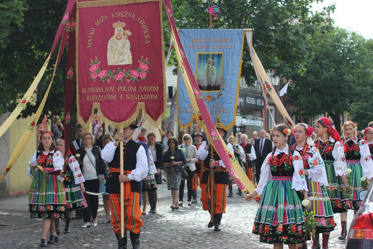 Powitanie ikony MB Częstochowskiej w katedrze łowickiej