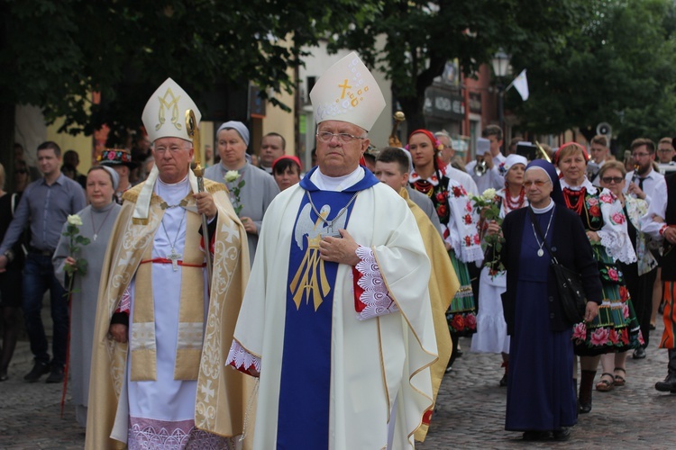 Powitanie ikony MB Częstochowskiej w katedrze łowickiej