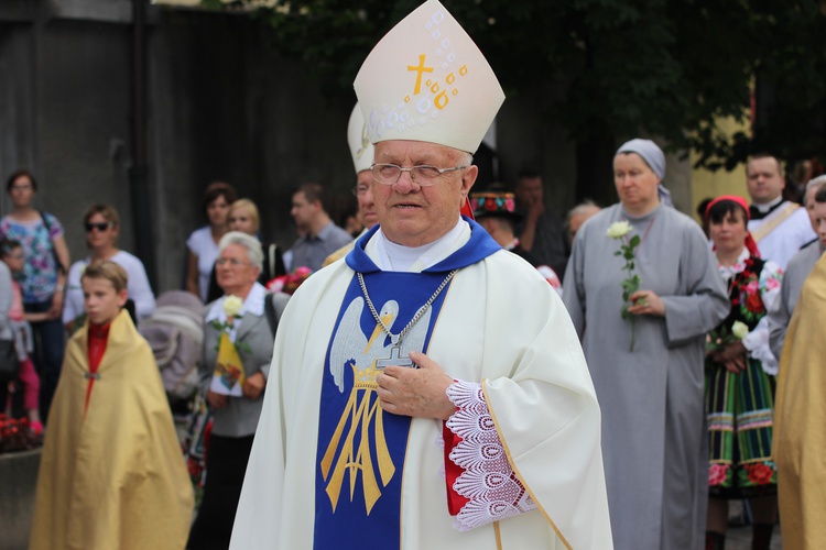 Powitanie ikony MB Częstochowskiej w katedrze łowickiej