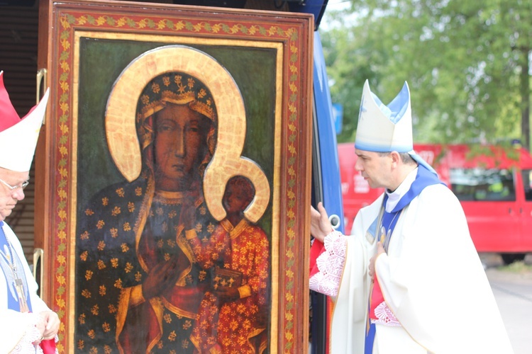 Powitanie ikony MB Częstochowskiej w katedrze łowickiej