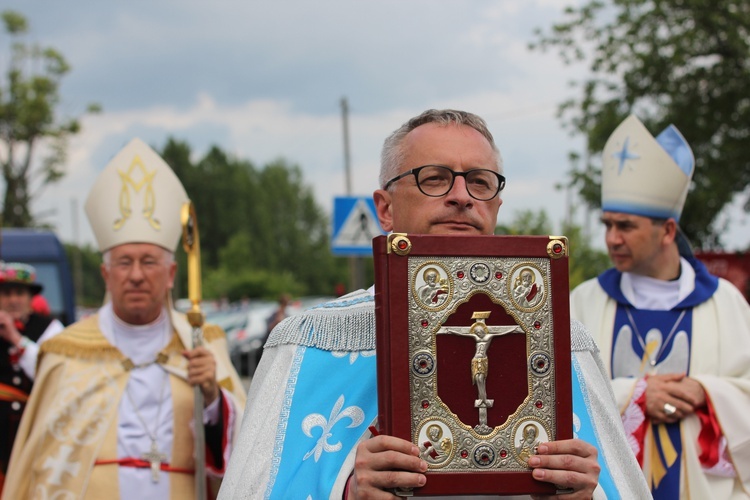 Powitanie ikony MB Częstochowskiej w katedrze łowickiej