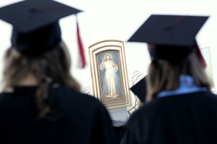 Graduacja magisterska studentów Wydziału Dziennikarstwa i Komunikacji Społecznej UPJPII