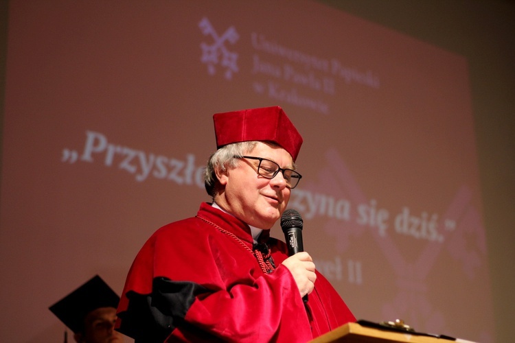 Graduacja magisterska studentów Wydziału Dziennikarstwa i Komunikacji Społecznej UPJPII