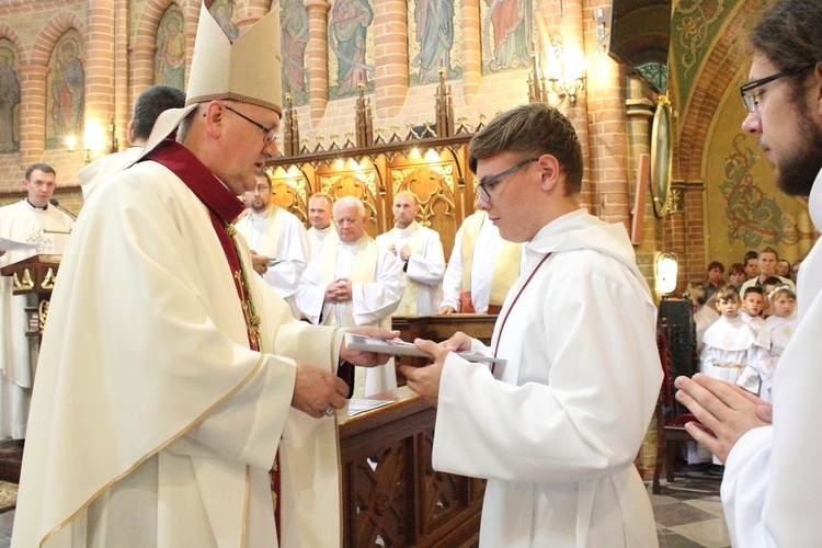 Służba liturgiczna ołtarza w Gietrzwałdzie