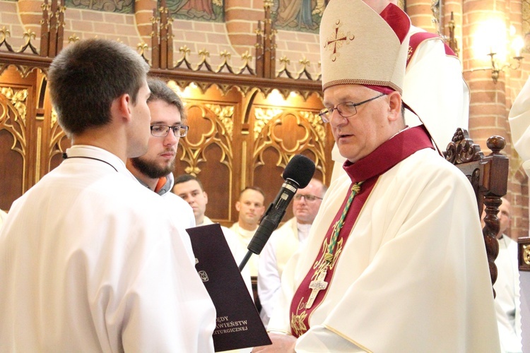 Służba liturgiczna ołtarza w Gietrzwałdzie