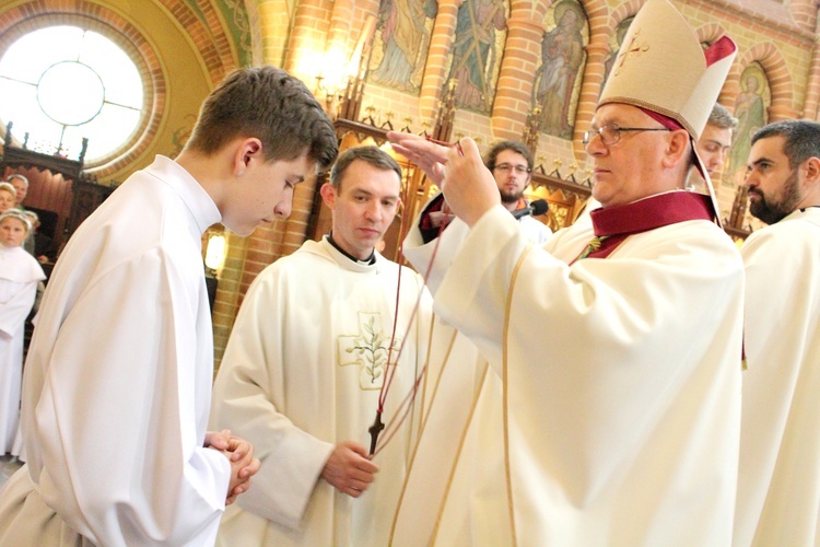 Służba liturgiczna ołtarza w Gietrzwałdzie