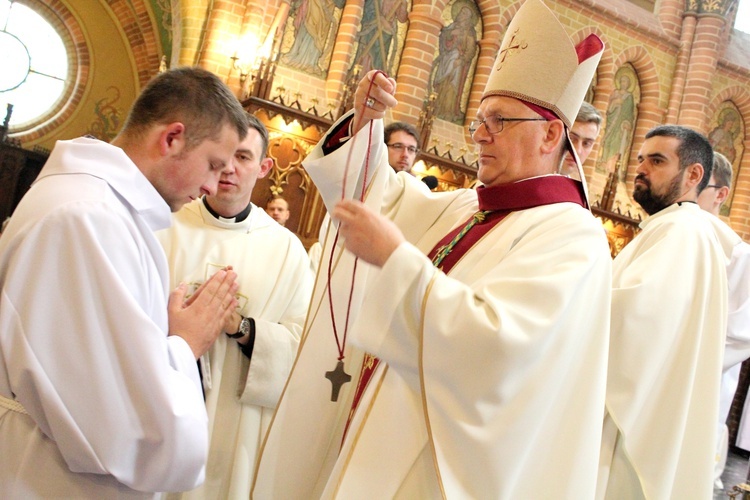 Służba liturgiczna ołtarza w Gietrzwałdzie