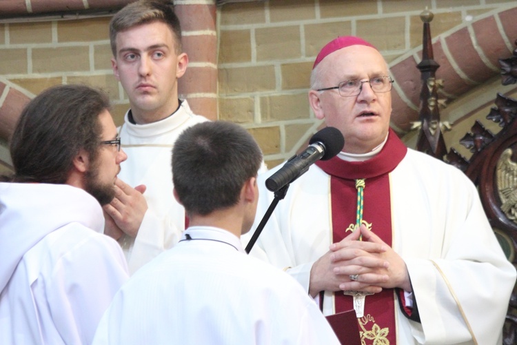 Służba liturgiczna ołtarza w Gietrzwałdzie