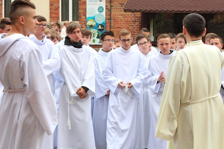 Służba liturgiczna ołtarza w Gietrzwałdzie