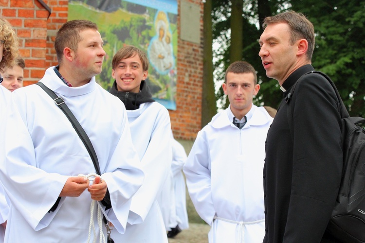 Służba liturgiczna ołtarza w Gietrzwałdzie