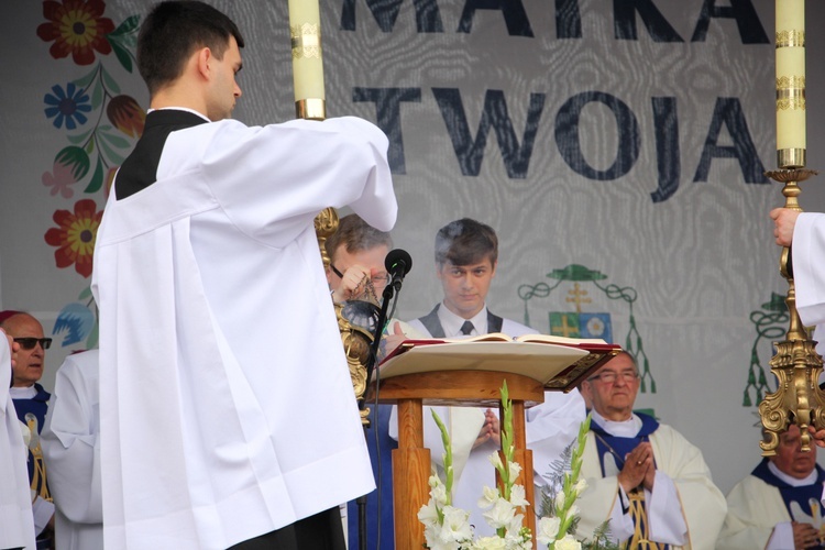 Pożegnanie ikony MB Częstochowskiej w diecezji łowickiej cz. I