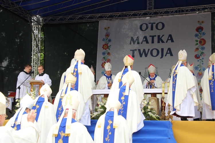 Pożegnanie ikony MB Częstochowskiej w diecezji łowickiej cz. I