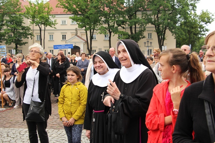 Pożegnanie ikony MB Częstochowskiej w diecezji łowickiej cz. I