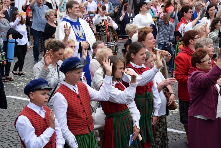 Pożegnanie ikony MB Częstochowskiej w diecezji łowickiej cz. II