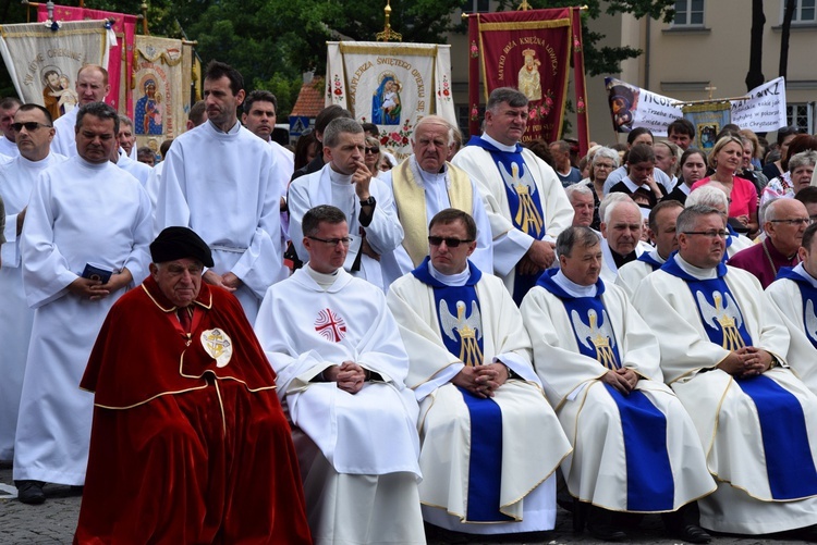 Pożegnanie ikony MB Częstochowskiej w diecezji łowickiej cz. II