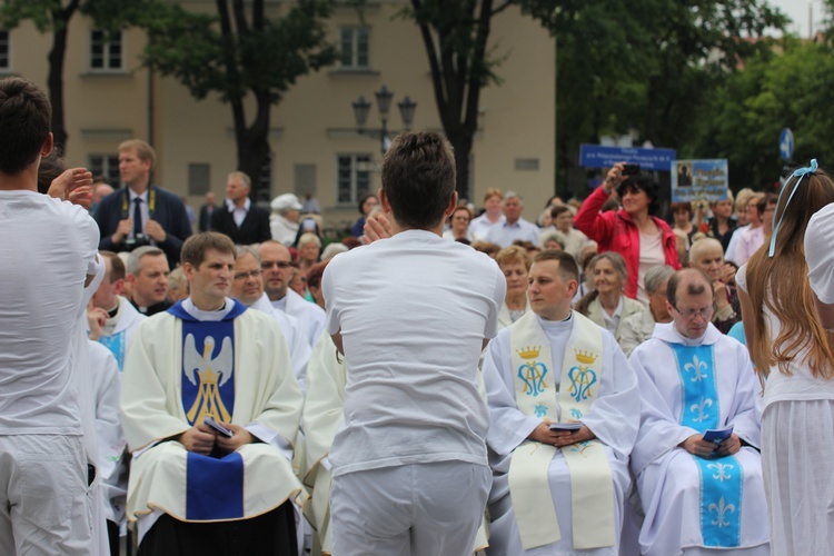 Pożegnanie ikony MB Częstochowskiej w diecezji łowickiej cz. III