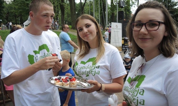 Wychowankowie "Nadziei" podczas pikniku