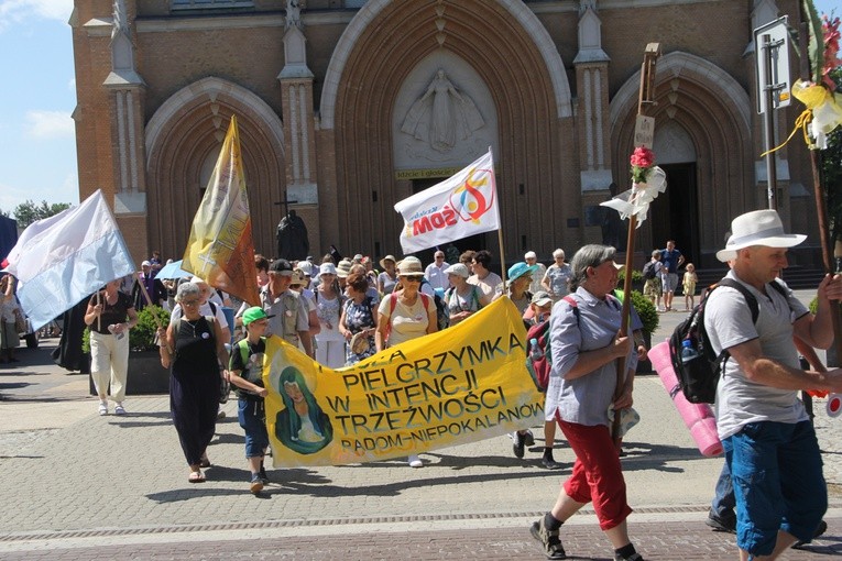 Pielgrzymi wyruszają do Niepokalanowa zawsze 25 czerwca