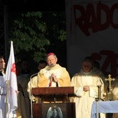 Eucharystii sprawowanej obok pomnika przewodniczył bp Henryk Tomasik