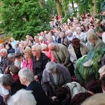 Procesja do źródełka i Apel Jasnogórski w Gietrzwałdzie