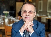Jarosław Sellin, wiceminister kultury i dziedzictwa narodowego. z wykształcenia historyk. Poseł PiS od czterech kadencji Sejmu. Ma 54 lata.