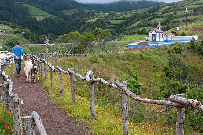 Kapliczka Monte Santo w Agua de Pau, gdzie podobno ukazała się Matka Boska.