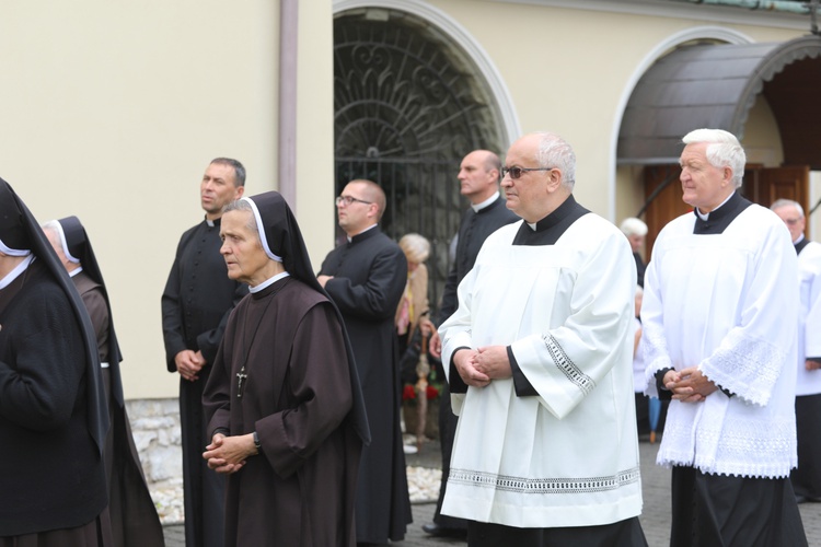 Kard. Stanisław Dziwisz w bazylice w Hałcnowie