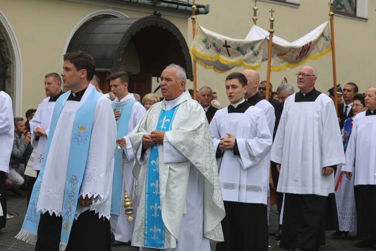 Kard. Stanisław Dziwisz w bazylice w Hałcnowie