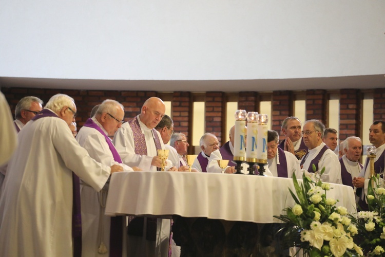 Ostatnie pożegnanie śp. ks. kan. Franciszka Janczego