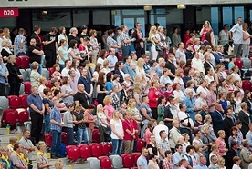 ▲	Rekolekcje odbyły się 1 lipca na Stadionie Narodowym w Warszawie. 