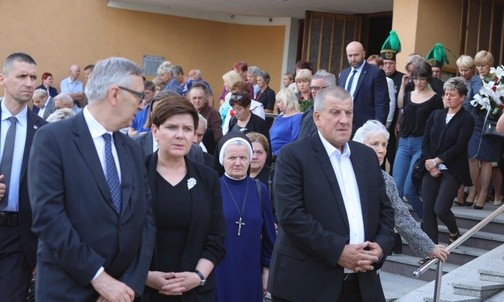W pogrzebie wzięła udział premier Beata Szydło.