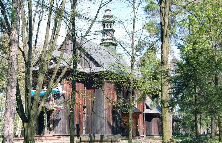 Kościół pw. św. Andrzeja Boboli w Bardzicach koło Radomia do 1955 r. stał w Białobrzegach Radomskich. Pochodzi z II poł. XVIII w.