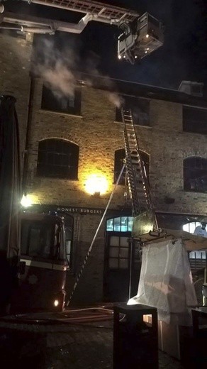 Pożar londyńskiego targowiska Camden Market