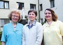 Siostry Krystyna Balcer, Magdalena Tryuk i Anna Wasilewska zachęcają do tego, żeby zaczerpnąć z karmelitańskiej duchowości, która prowadzi do głębi, ciszy, do Boga.