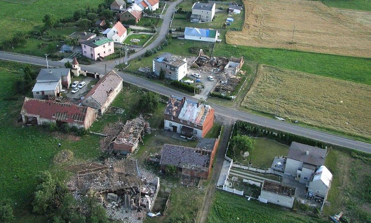 Caritas z pomocą poszkodowanym przez trąbę powietrzną