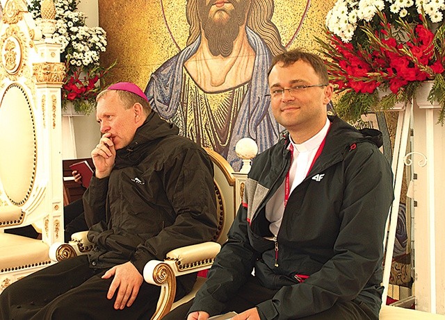 Bp Piotr Turzyński i ks. Wojciech Wojtyła podczas spotkania na Jasnej Górze.