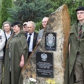 W czasie uczczenia ludobójstwa przy pomniku wartę pełnili harcerze.