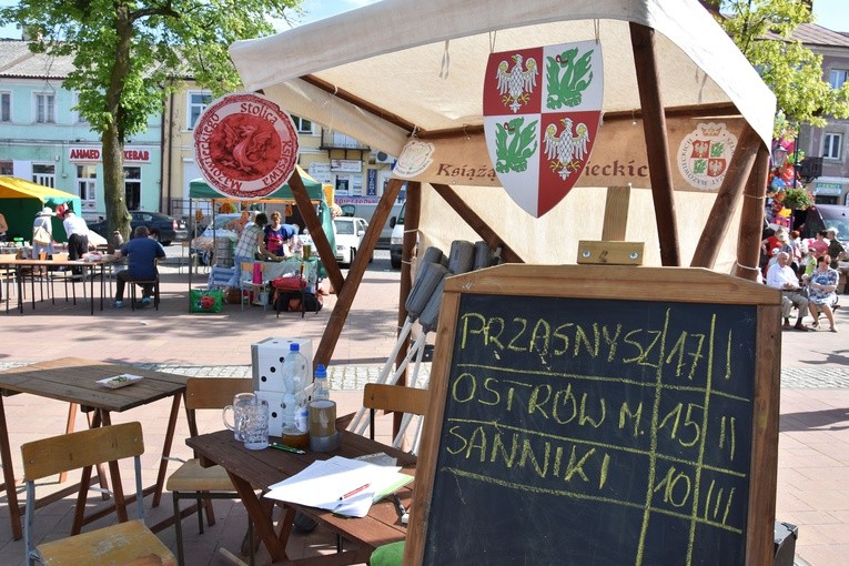 Turniej Miast na Szlaku Książąt Mazowieckich rozpoczął się na przasnyskim rynku, podczas tegorocznego Jarmarku Staropolskiego
