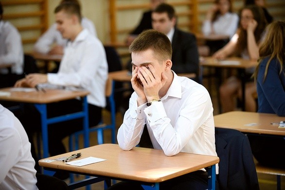 Większość maturzystów miała problemy z przebrnięciem przez egzamin z WOS.