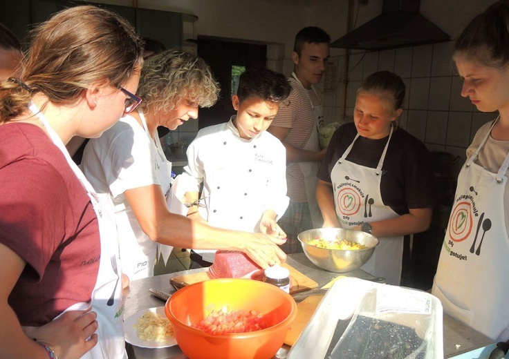 Warsztaty kulinarne z Kubą Tomaszczykiem w "Nadziei"