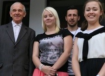 Stanisław, Edyta, Sebastian i Iza są wśród ekipy głoszącej rekolekcji w Garbowie