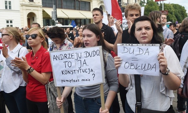 Demonstracja sił lewicowych przeciwko zmianom w sądownictwie