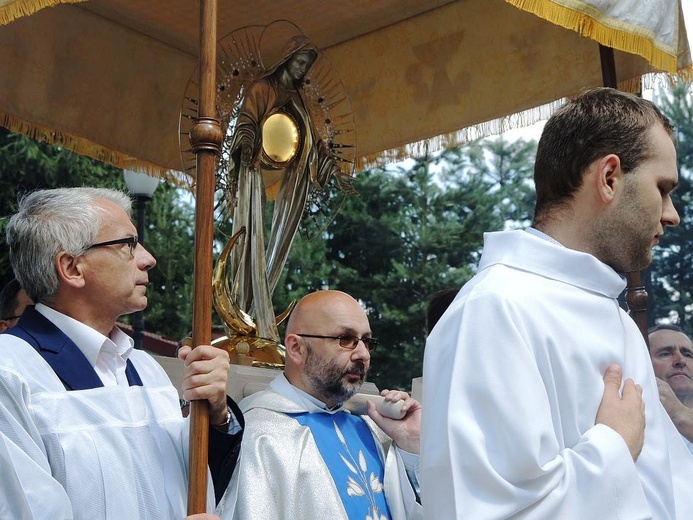 Odpust w Rychwałdzie z monstrancją fatimską